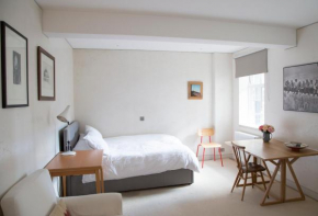 Light and functional flat in Chelsea, by Kings Road